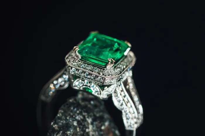 18k White Gold Emerald and Diamond Ring Art FX fine jewelry Rings
