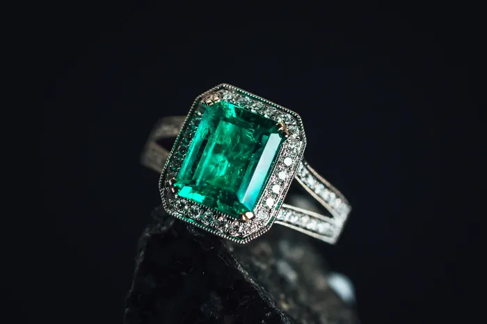 18k White Gold Emerald and Diamond Ring Art FX fine jewelry Rings