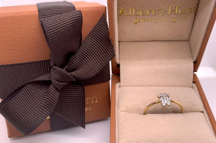 Albert Hern Rings Ring 18kt Yellow Gold Girl with Diamonds
