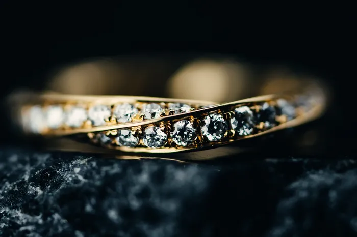GBC 18k Yellow Gold Diamond Anniversary Twist Band Rings