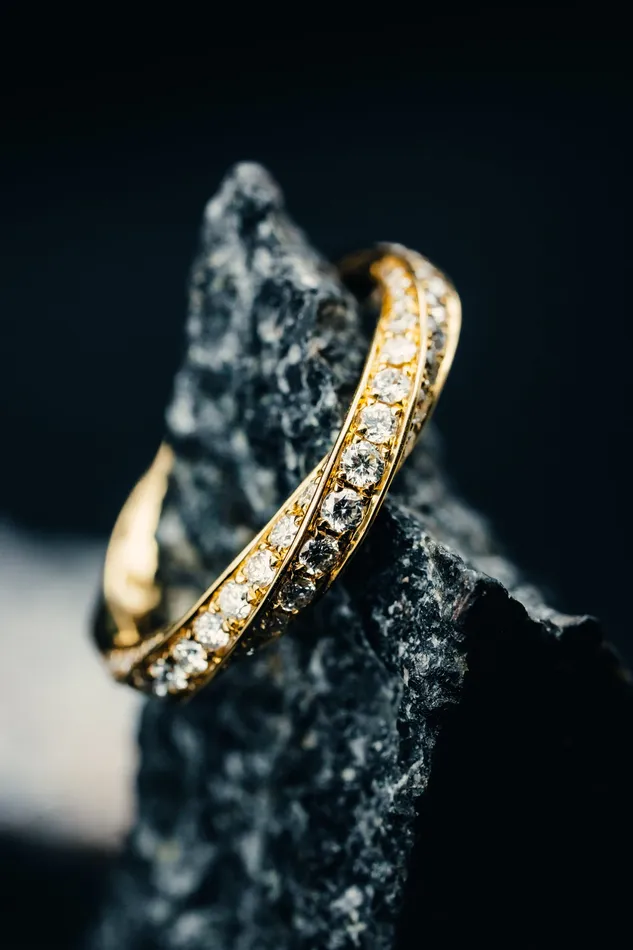 GBC 18k Yellow Gold Diamond Anniversary Twist Band Rings