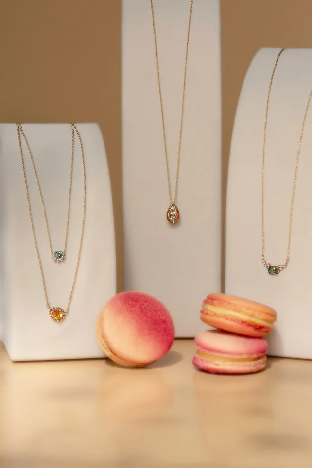 Orange Pear Shaped Montana And Padparadscha Sapphire Necklace Pendant 14K Gold Albrecht Jewellery Necklaces Orange Pear Shaped Montana And Padparadscha Sapphire Necklace Pendant 14K Gold Albrecht Jewellery Necklaces