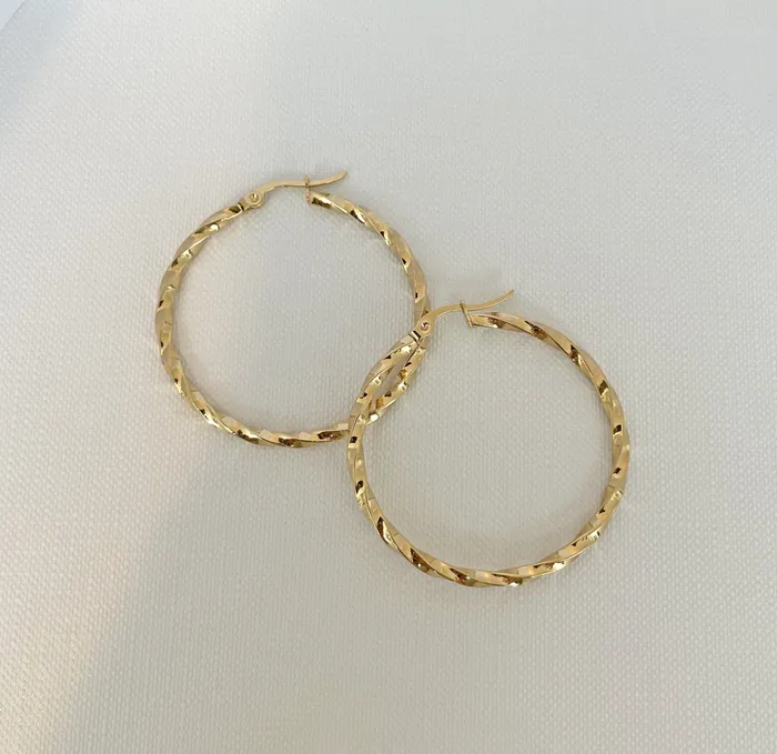 18K MEDIUM GOLD TWIST HOOP EARRING SAMPLE Mai Dsire Earrings