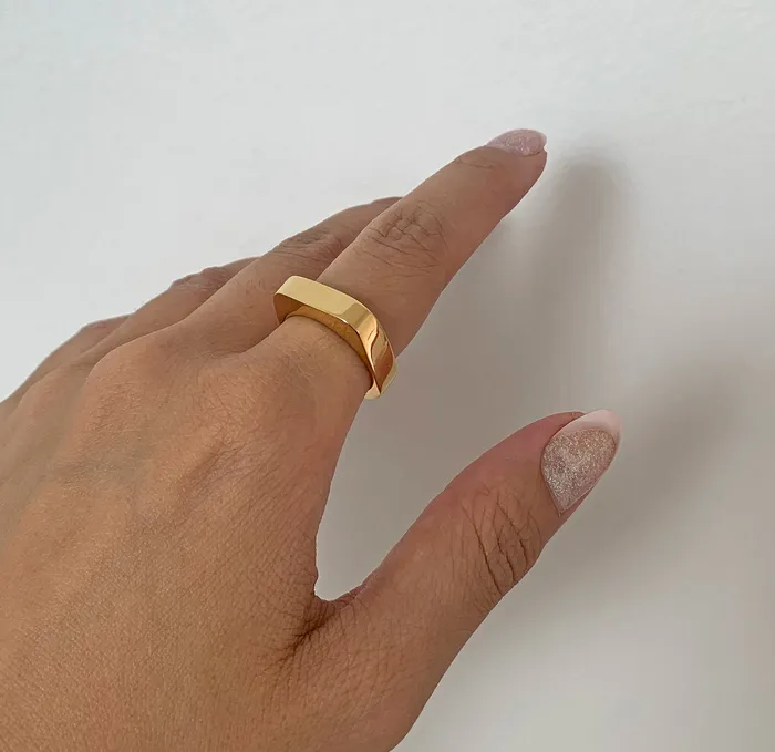 Mai Dsire Rings WHITNEY GOLD SQUARE RING