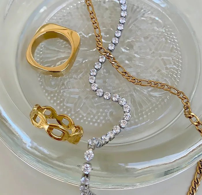 Mai Dsire Rings WHITNEY GOLD SQUARE RING