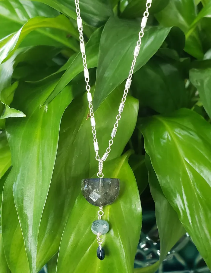 Necklaces AVF AVF Silver Labradorite Aquamarine Kyanite Chain Necklace SI3698 Necklaces AVF AVF Silver Labradorite Aquamarine Kyanite Chain Necklace SI3698